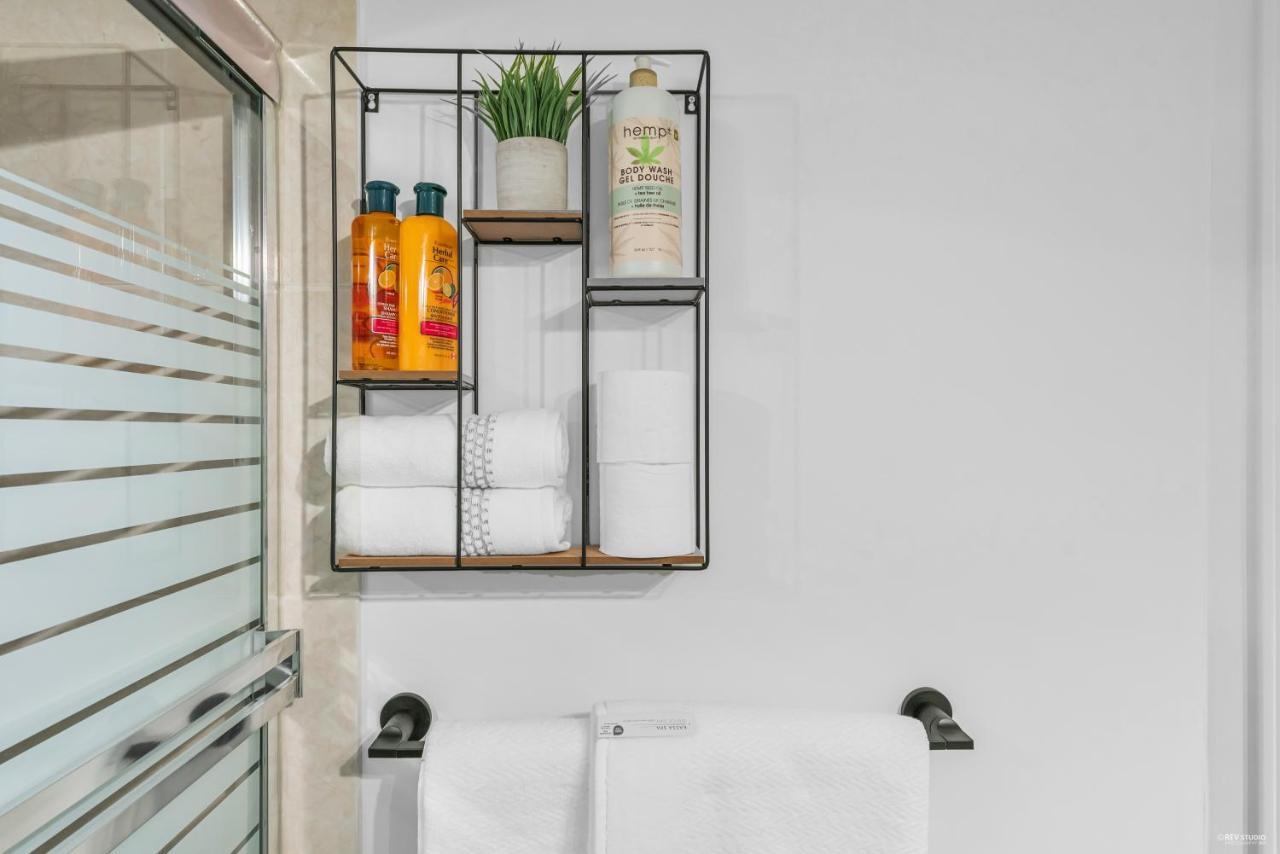 1-Br Condo In Downtown Coal Harbour With Parking And City Views 밴쿠버 외부 사진