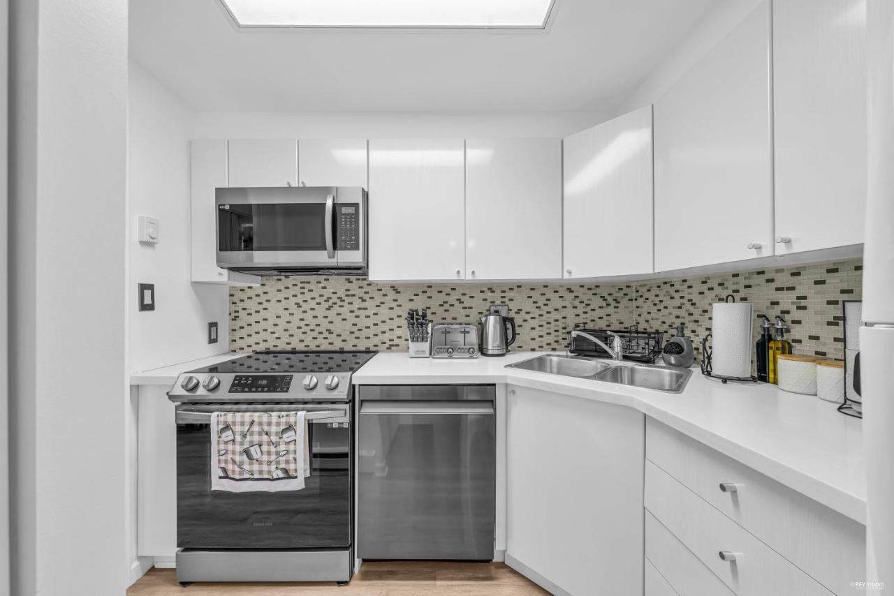 1-Br Condo In Downtown Coal Harbour With Parking And City Views 밴쿠버 외부 사진