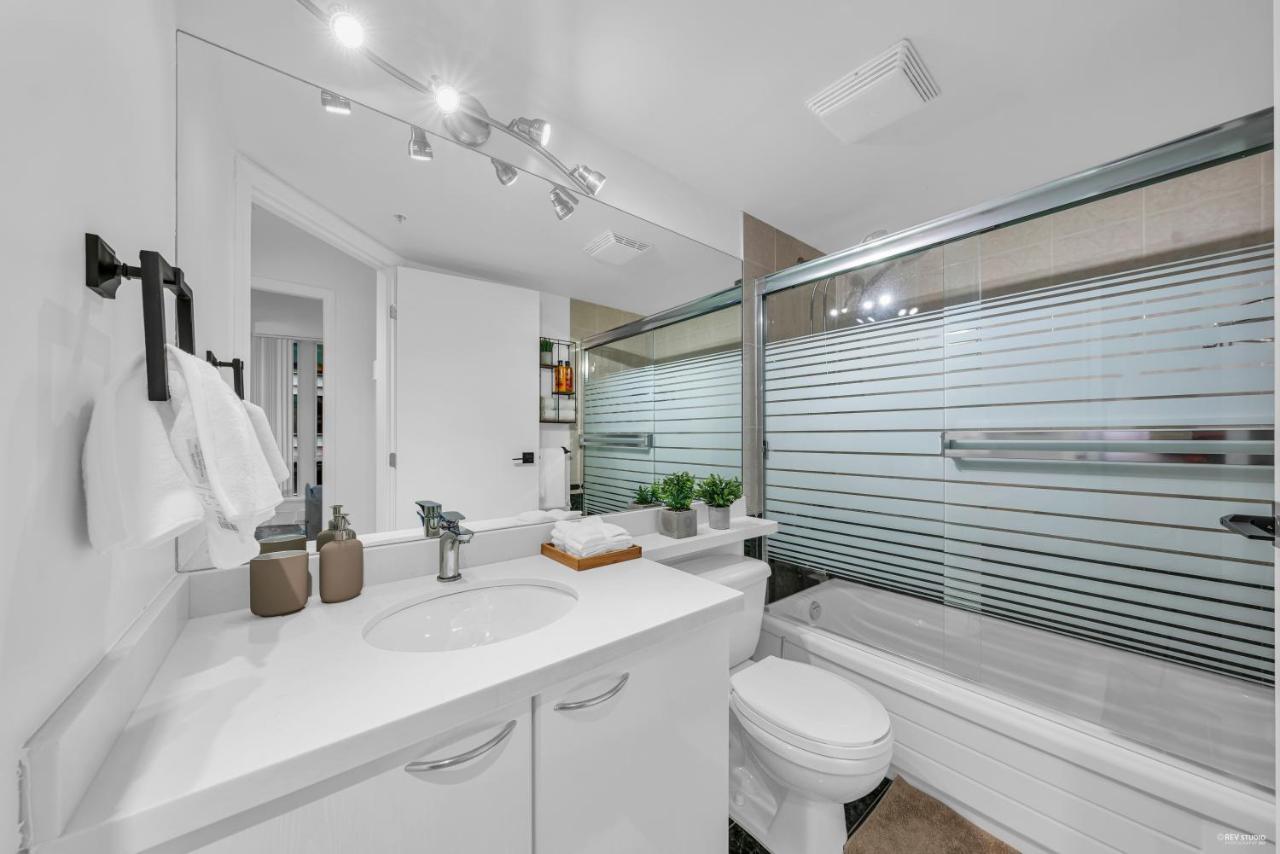 1-Br Condo In Downtown Coal Harbour With Parking And City Views 밴쿠버 외부 사진