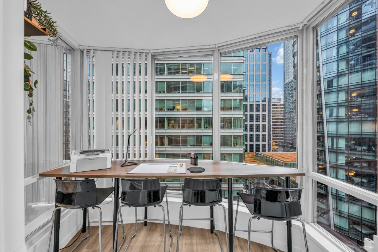 1-Br Condo In Downtown Coal Harbour With Parking And City Views 밴쿠버 외부 사진