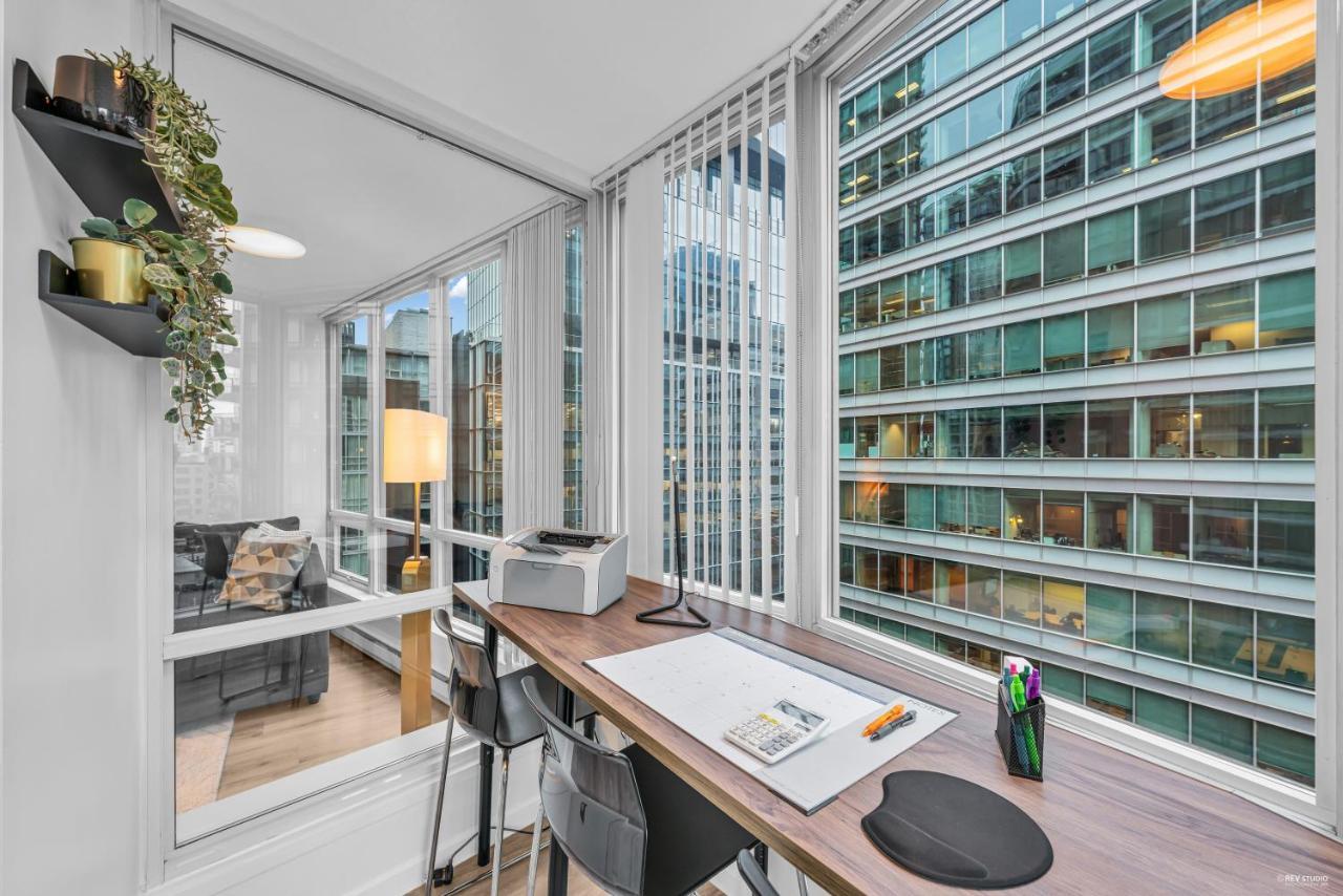 1-Br Condo In Downtown Coal Harbour With Parking And City Views 밴쿠버 외부 사진